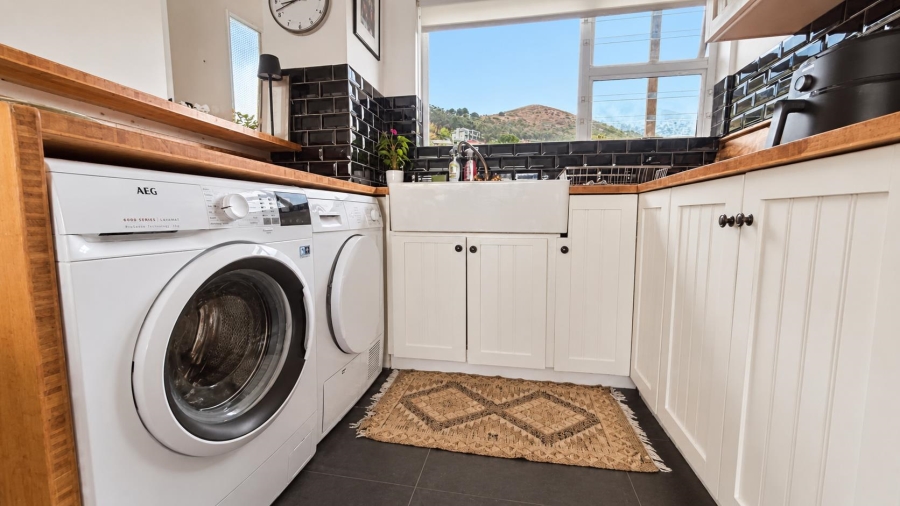 2 Bedroom Property for Sale in Green Point Western Cape